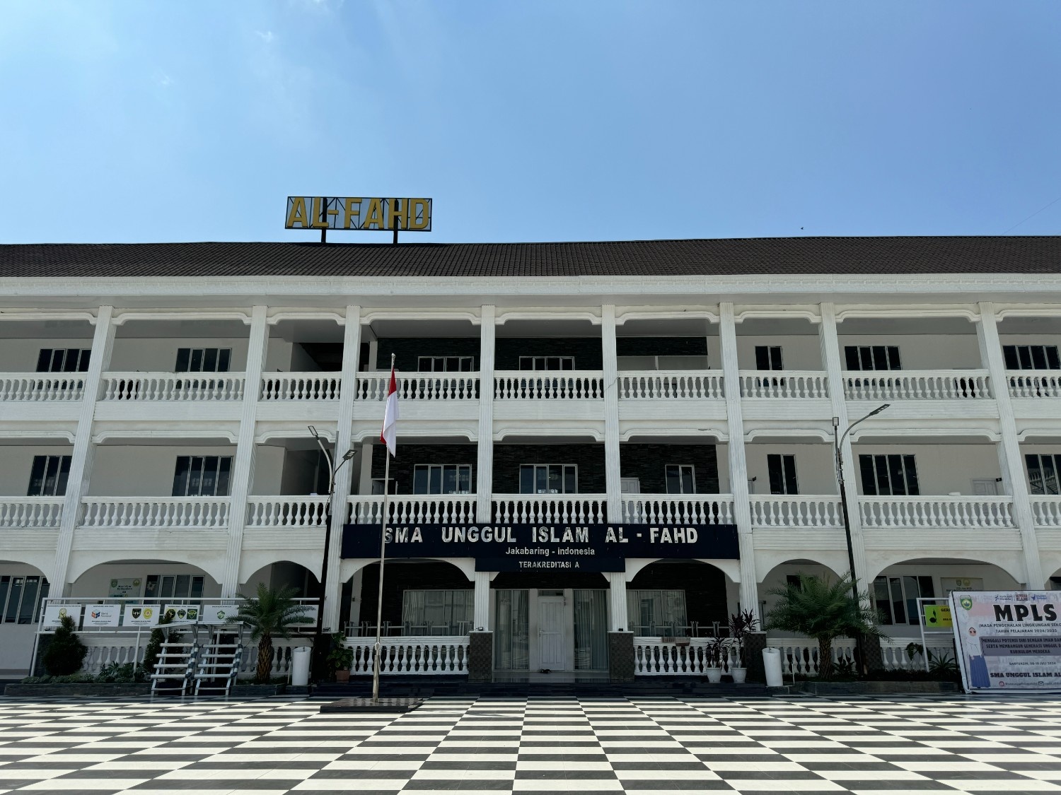 GEDUNG SMA